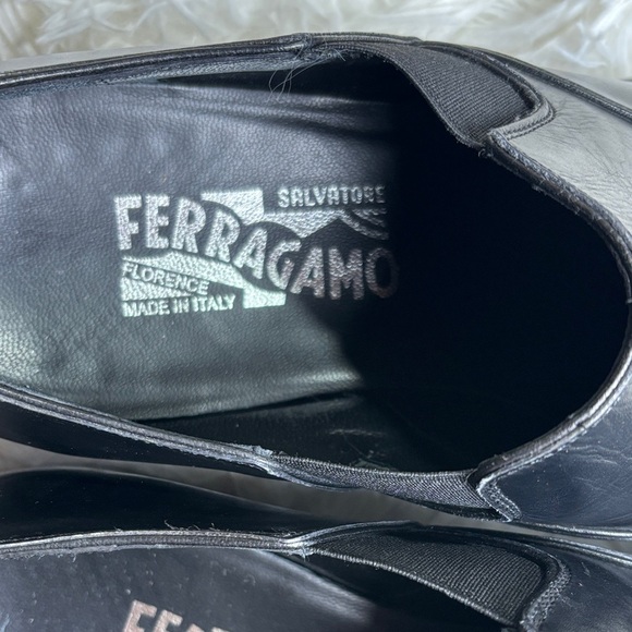 SALVATORE FERRAGAMO Lavorazione Originale side-gore cap toe loafers - Picture 5 of 6